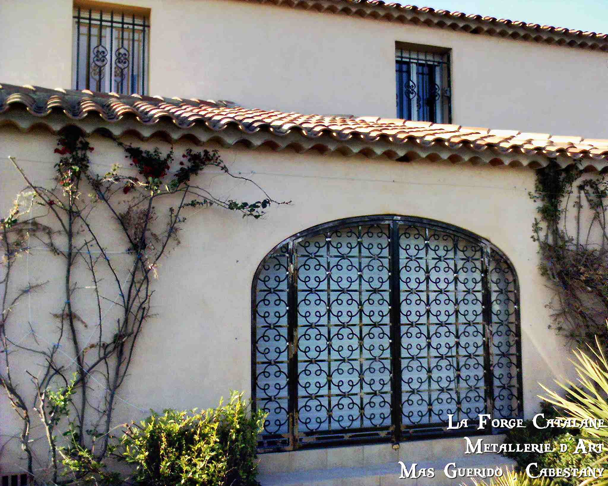 grille de protection articulee remplissage treffles forge catalane.jpg